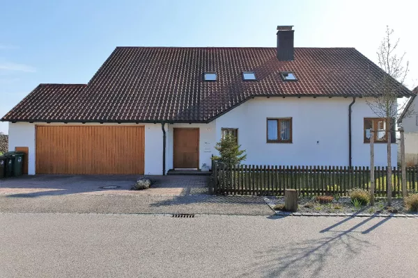 Zweifamilienhaus mit Garten, Keller & Garage kaufen in 85077 Manching