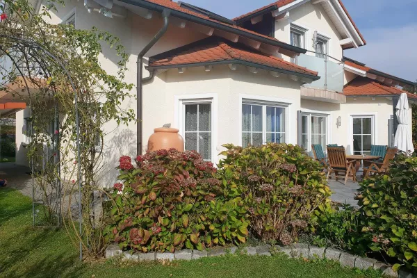 Einfamilienhaus mit Terrasse, Garten und Doppelgarage - 94474 Vilshofen
