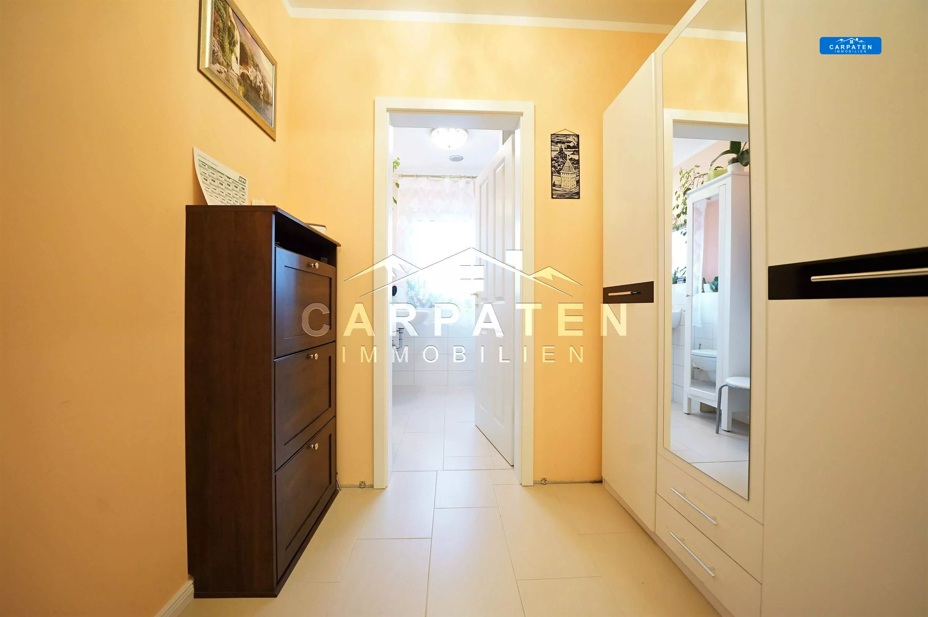 Garderobe EG