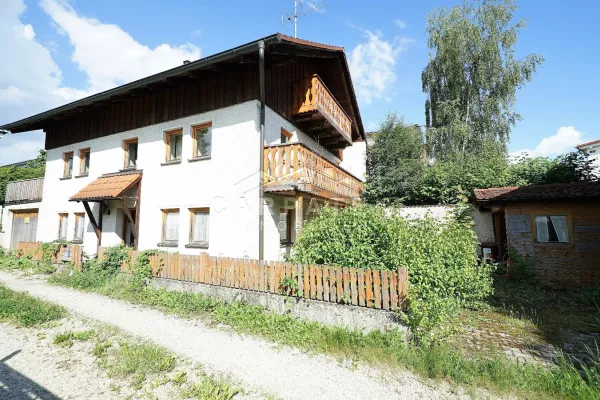 Einfamilienhaus mit Terrasse, 2 Balkone & Garage kaufen in 84140 Gangkofen