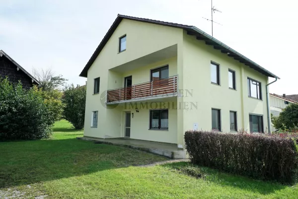 Einfamilienhaus mit Garten, Garagen & Balkon kaufen in 94542 Haarbach