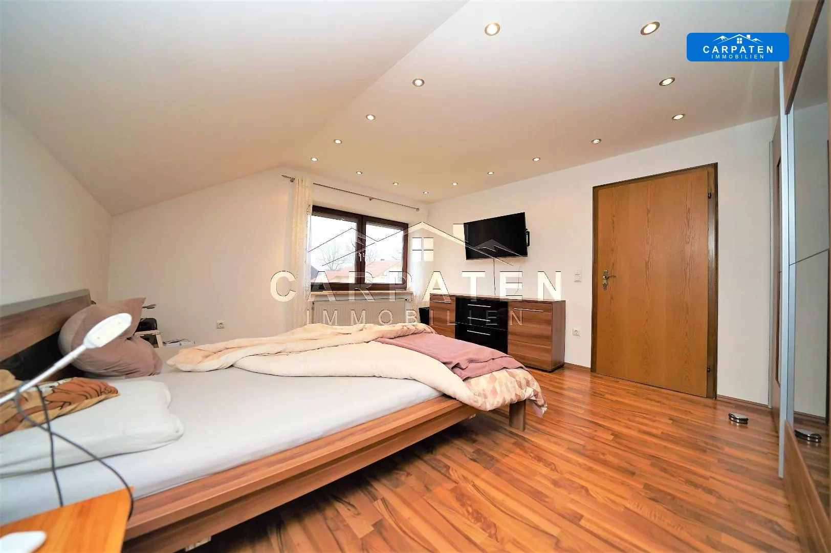 Schlafzimmer DG