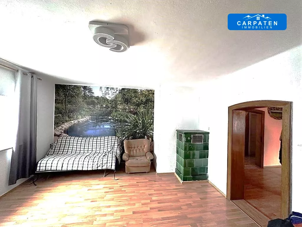 Wohnzimmer mit Kachelofen EG