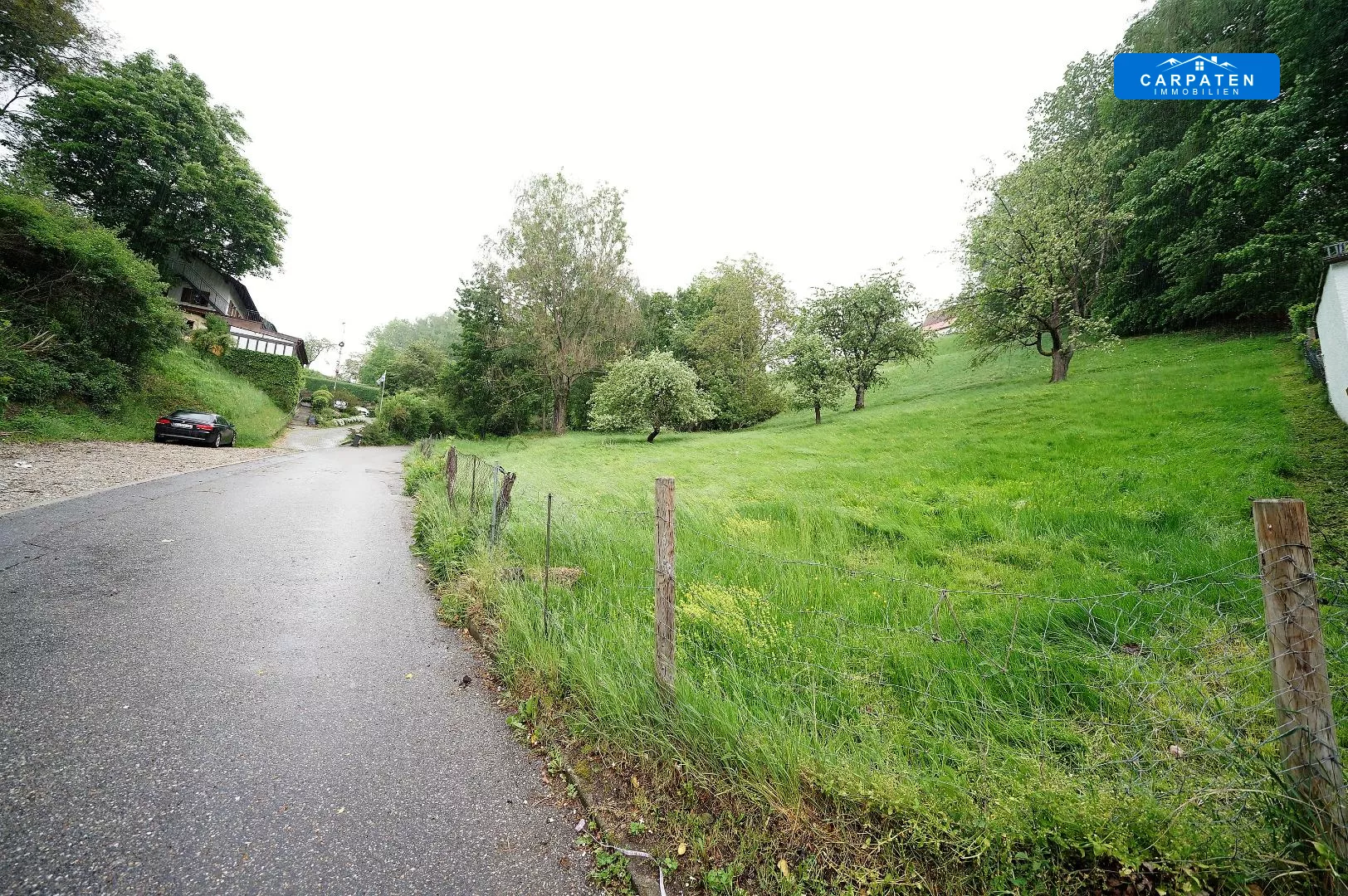 Straßenansicht.