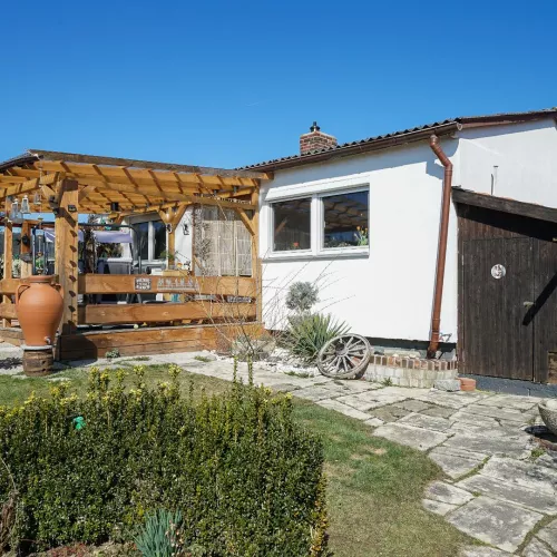 Attraktiver Bungalow für Naturliebhaber mit Garten & Loggia – Bad Birnbach 84364