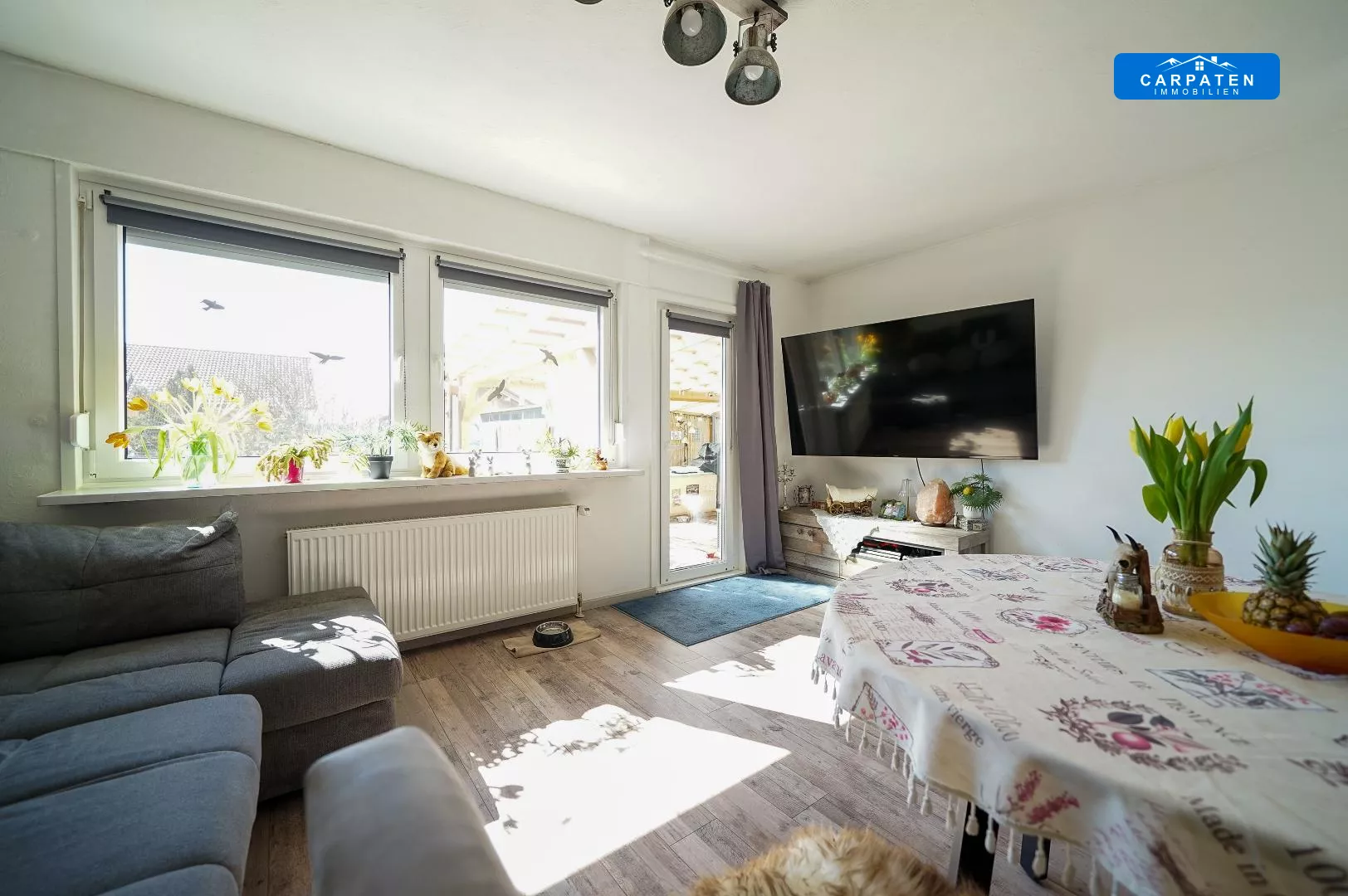 Wohnzimmer mit Zugang Loggia