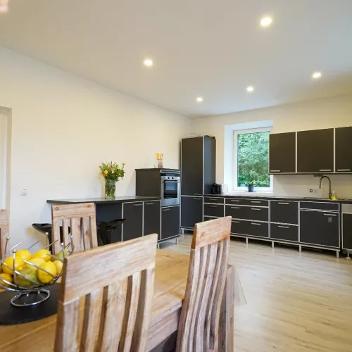 Provisionsfrei: Stilvolle 4-Zimmer-Erdgeschosswohnung – saniert, Keller & 2 Stellplätze