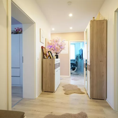 Provisionsfrei: Gepflegte 4-Zimmer-Etagenwohnung – saniert, Keller & 2 Stellplätze