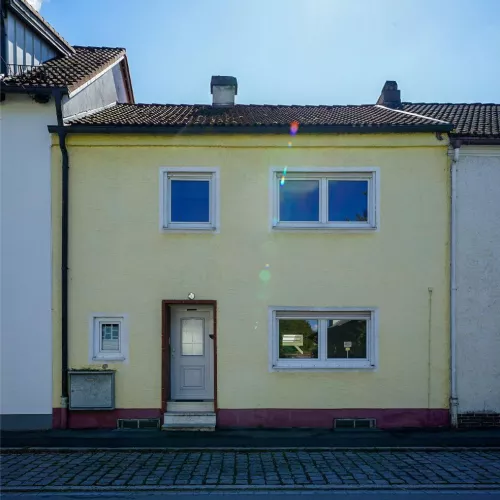 Reihenmittelhaus mit Einbauküche, Süd-Terrasse & 3 Garagen in 84140 Gangkofen kaufen