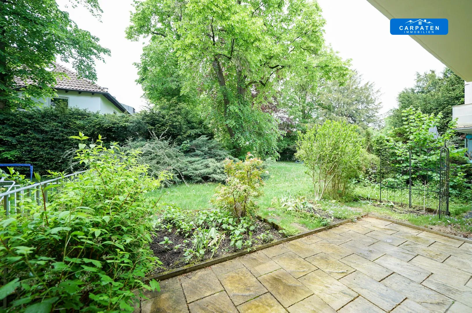 Terrasse mit Gemeinschaftsgarten