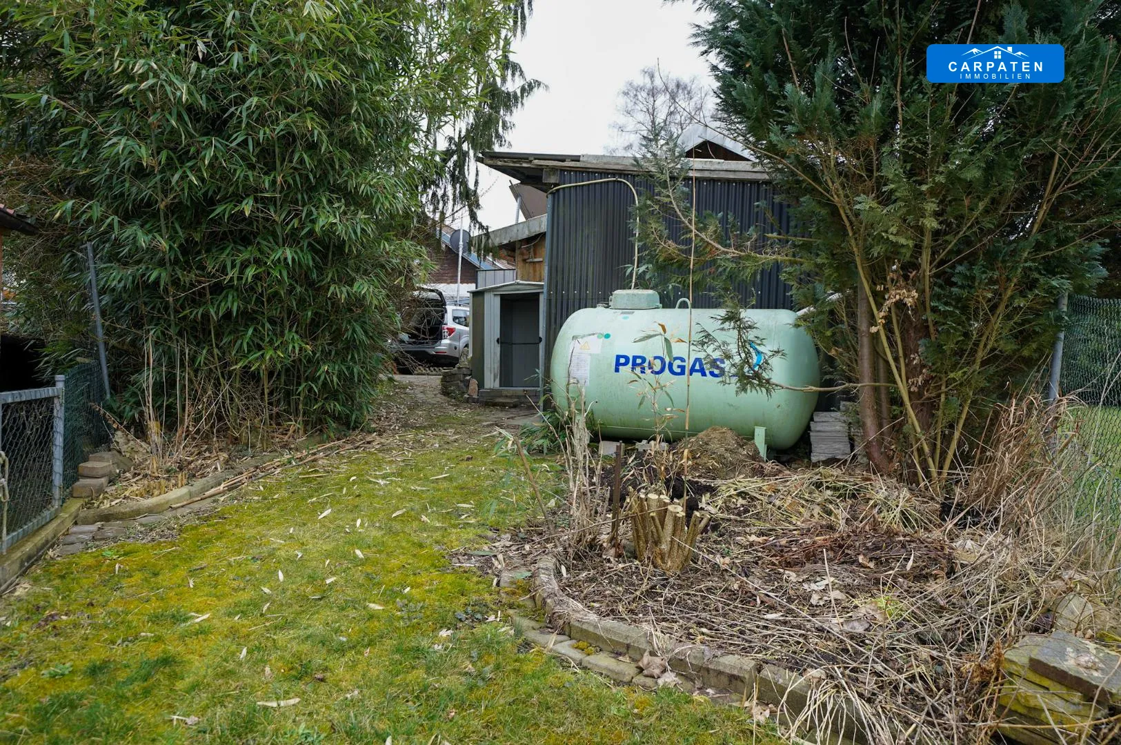 Garten mit Gastank