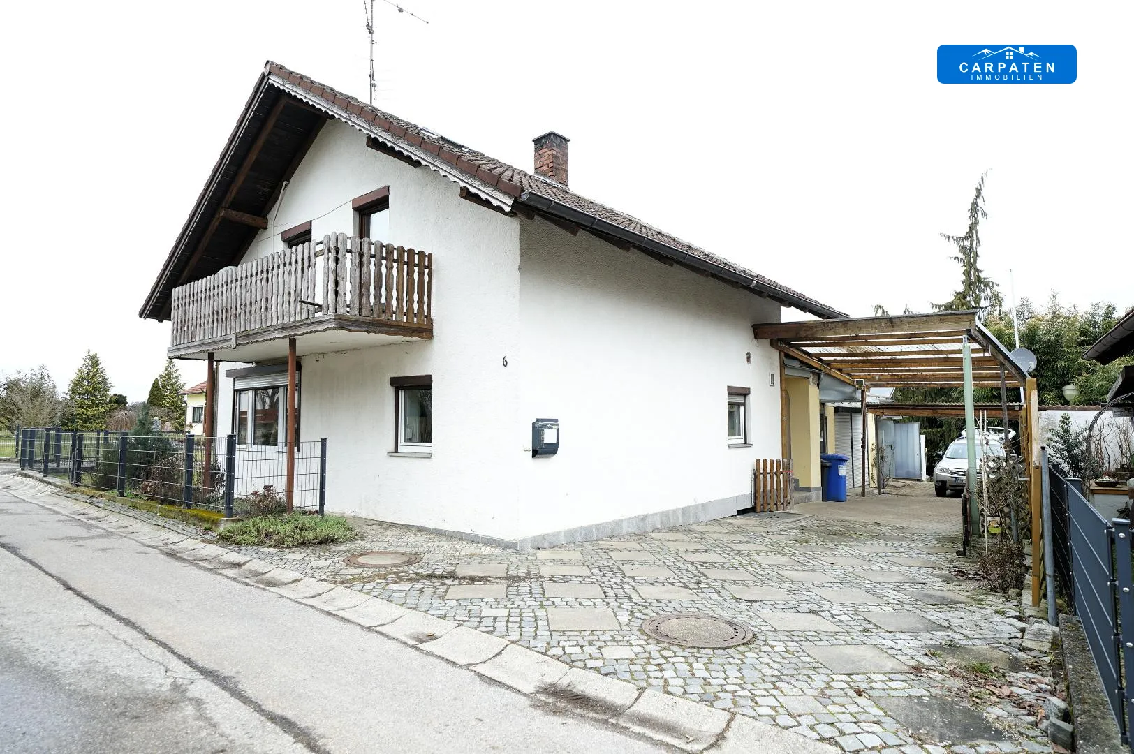 Haus mit Einfahrt