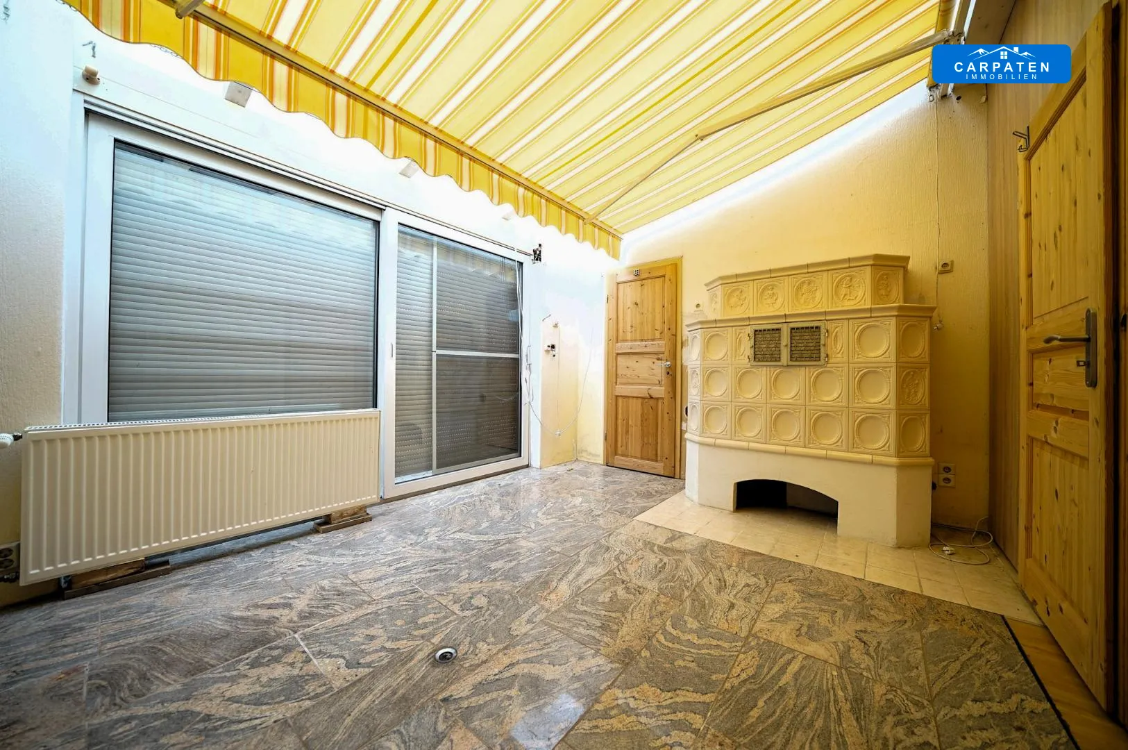 Schlafzimmer 2 mit Kachelofen EG