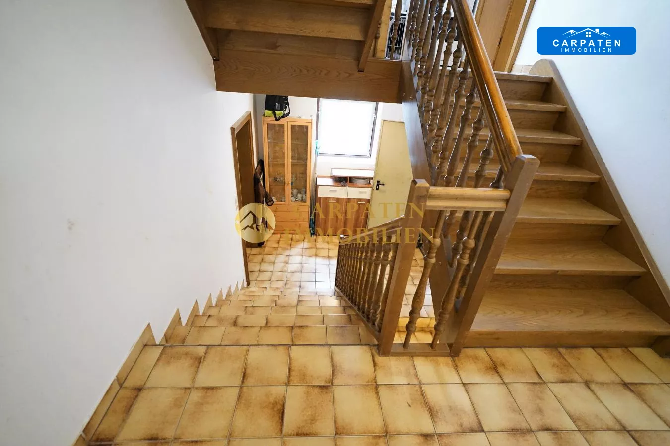 Treppen und Flur KG
