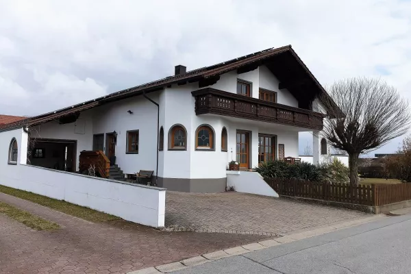 Einfamilienhaus mit Garten, Garage, Keller & Balkon - 94486 Osterhofen
