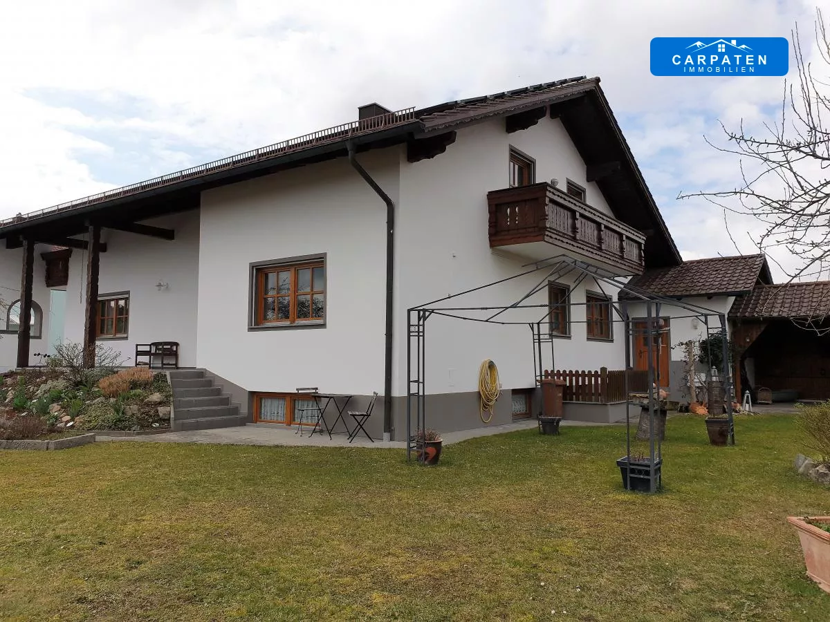 Ansicht Haus und Garten (2)