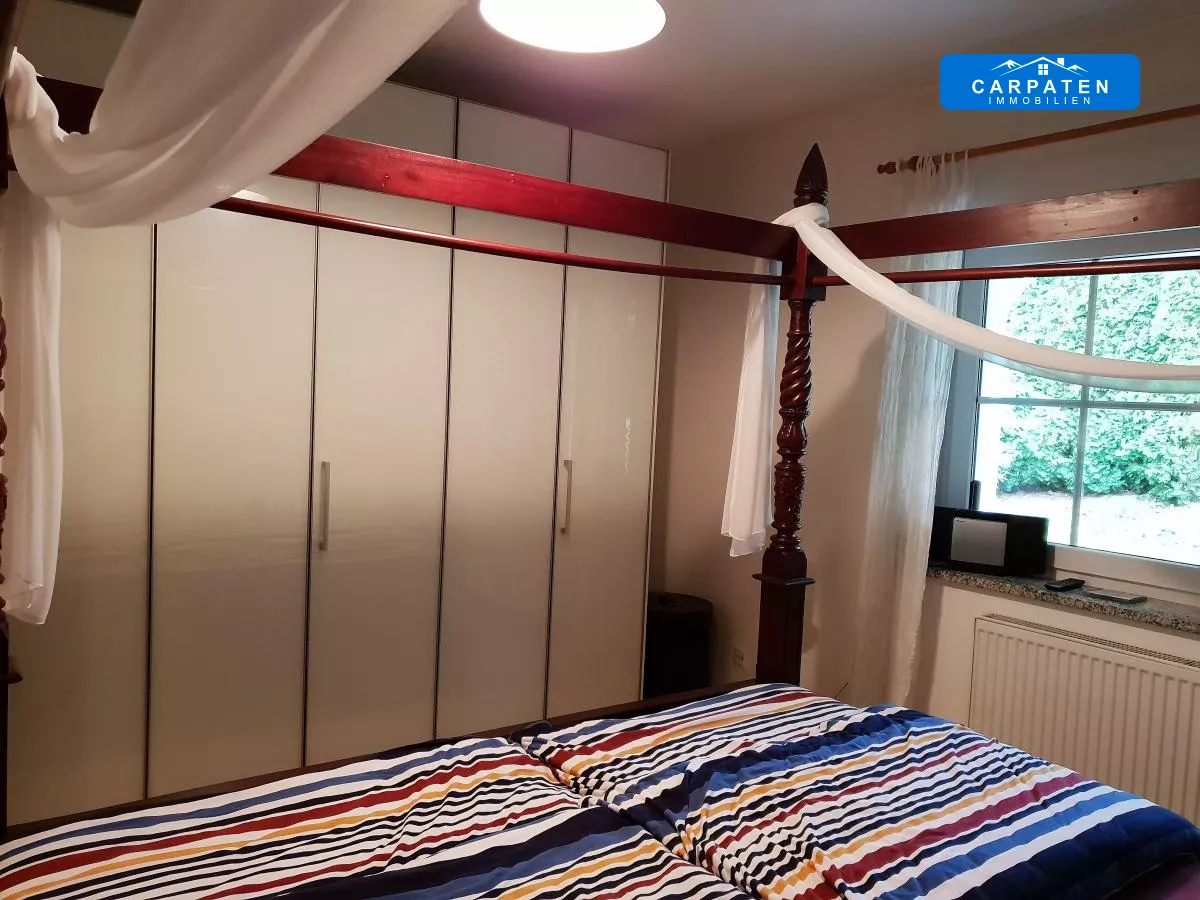Schlafzimmer (2)