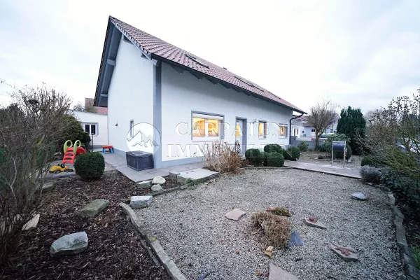 Kernsaniertes Einfamilienhaus mit Garten, Terrasse und Garage - 94339 Leiblfing-Hankofen