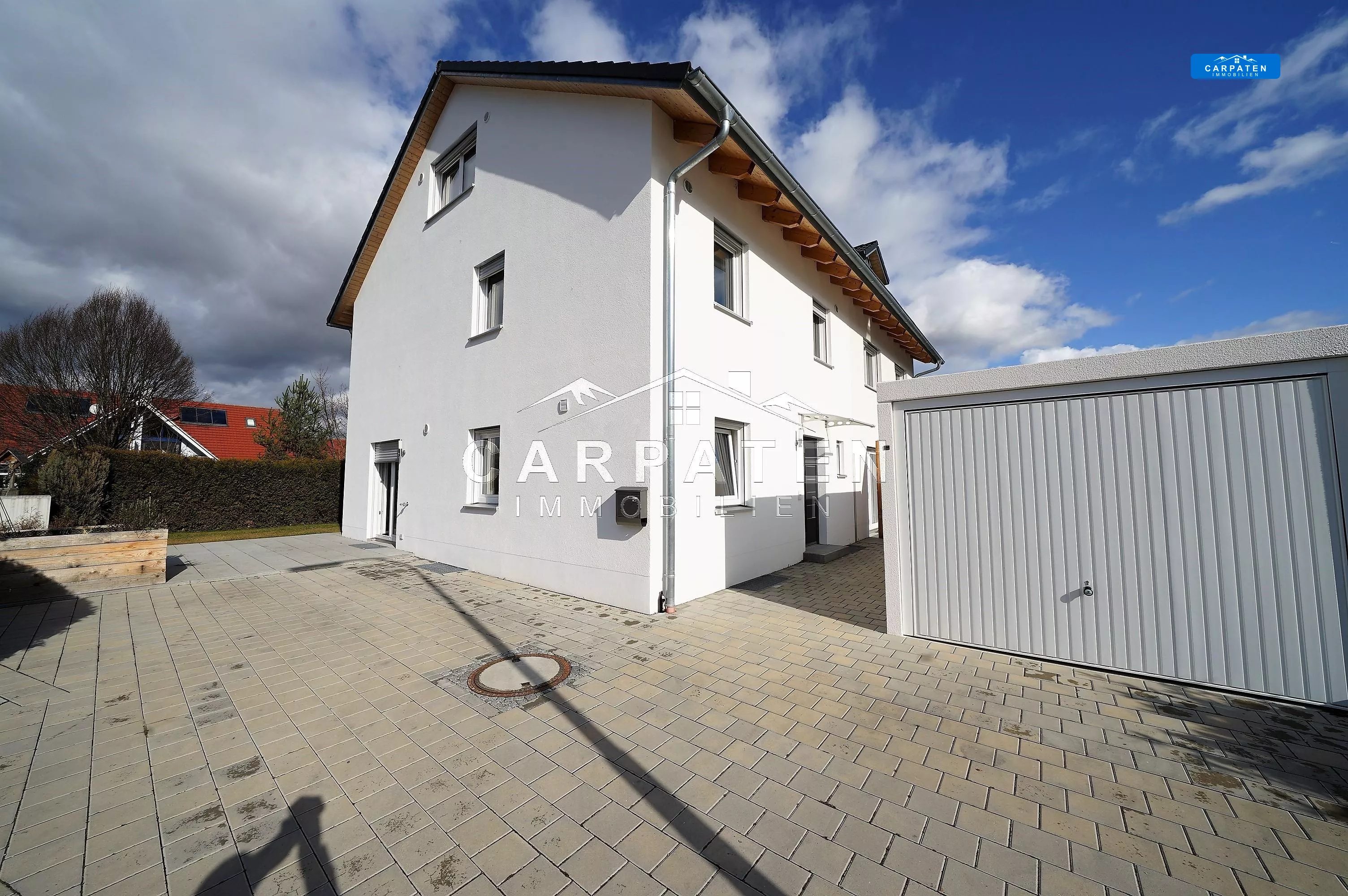 Ansicht Haus & Garage